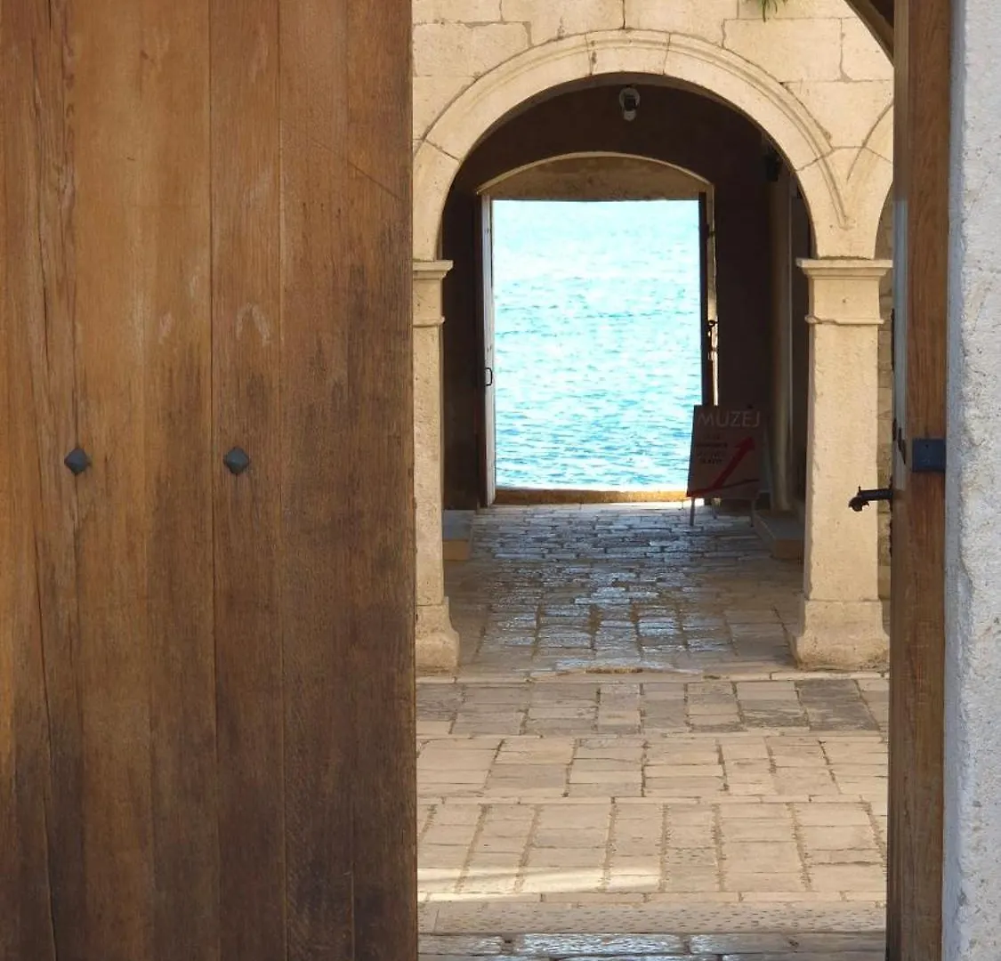 Homestay By Osibov, Holiday Home Kastela