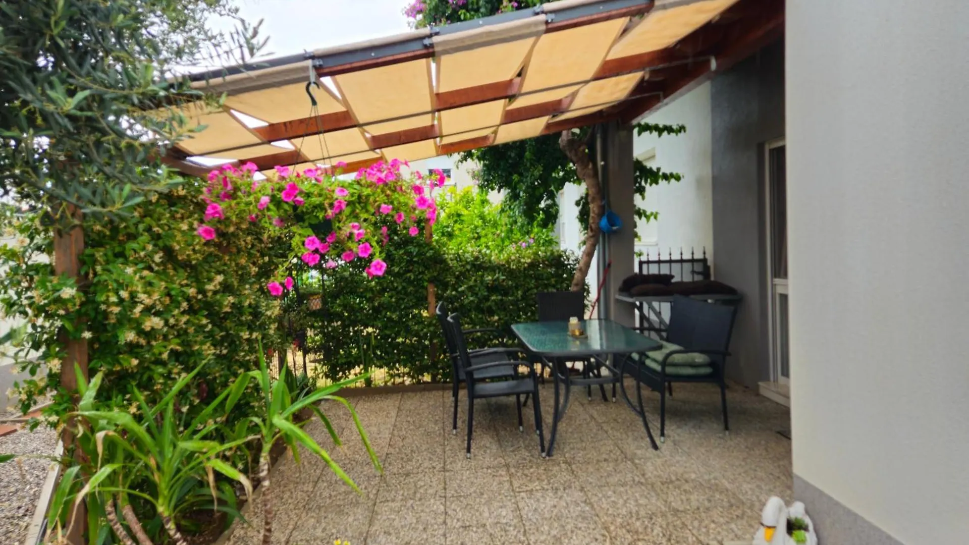 Homestay By Osibov, Holiday Home Kastela
