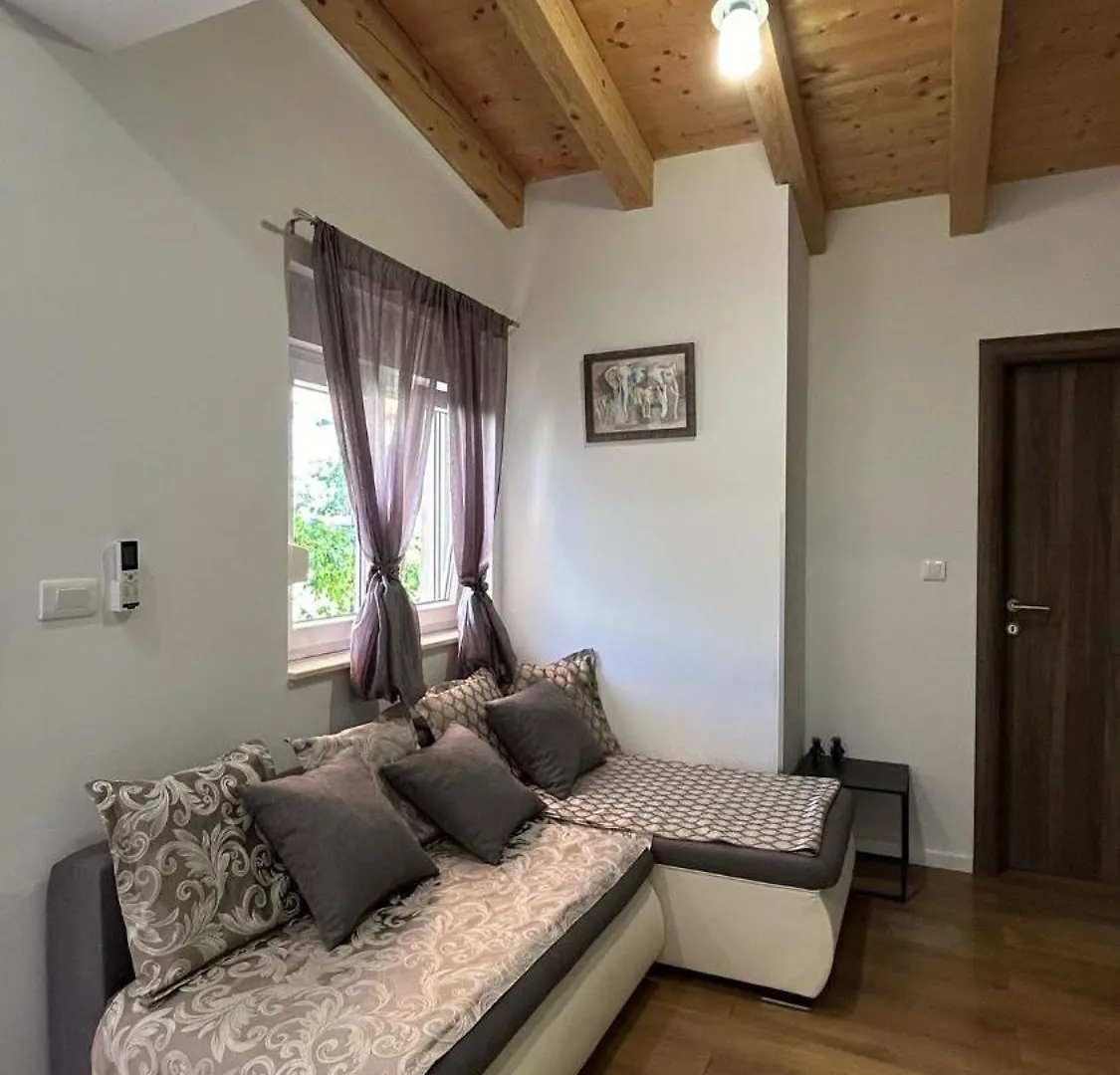 Accommodatie bij particulieren By Osibov, Holiday Home Kaštela