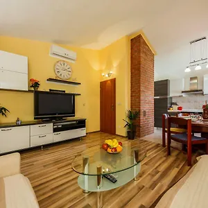 Apartment Two Beautiful Near The Sea, Kaštela